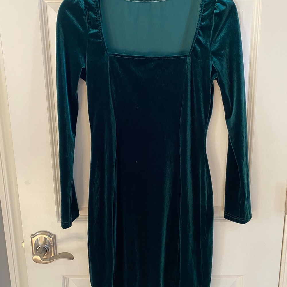 Juniors size M velvet green dress. New.